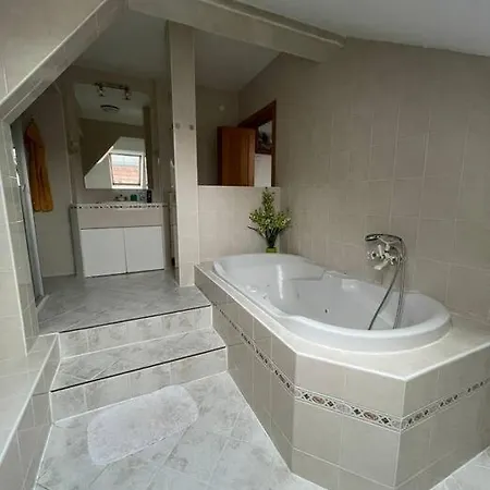 120 M2 In The Centre Of The Old Town Apartment