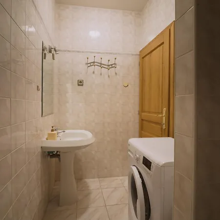 120 M2 In The Centre Of The Old Town Apartman